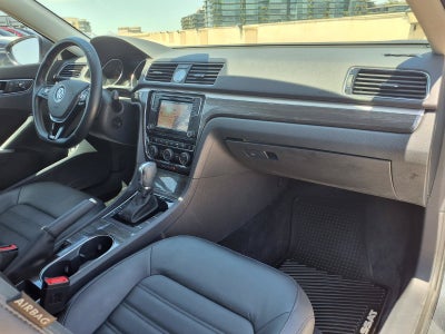 2017 Volkswagen Passat 1.8T SEL Premium