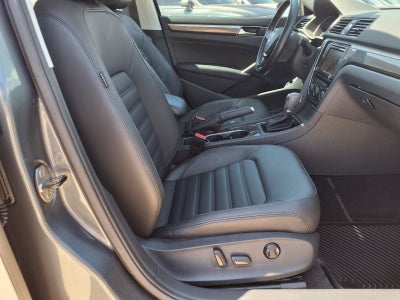 2017 Volkswagen Passat 1.8T SEL Premium