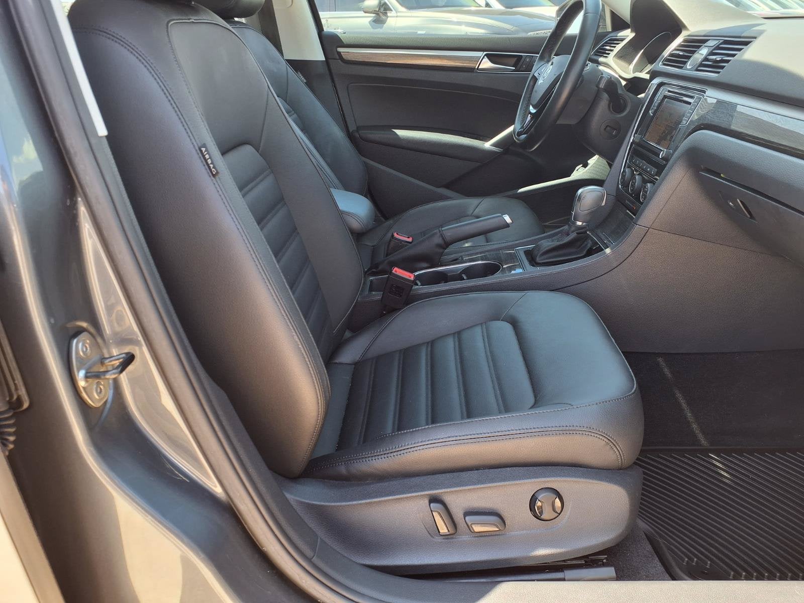 2017 Volkswagen Passat 1.8T SEL Premium