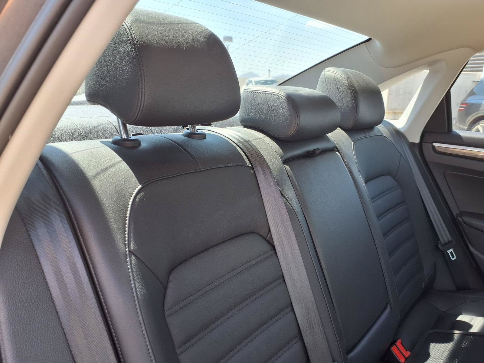 2017 Volkswagen Passat 1.8T SEL Premium