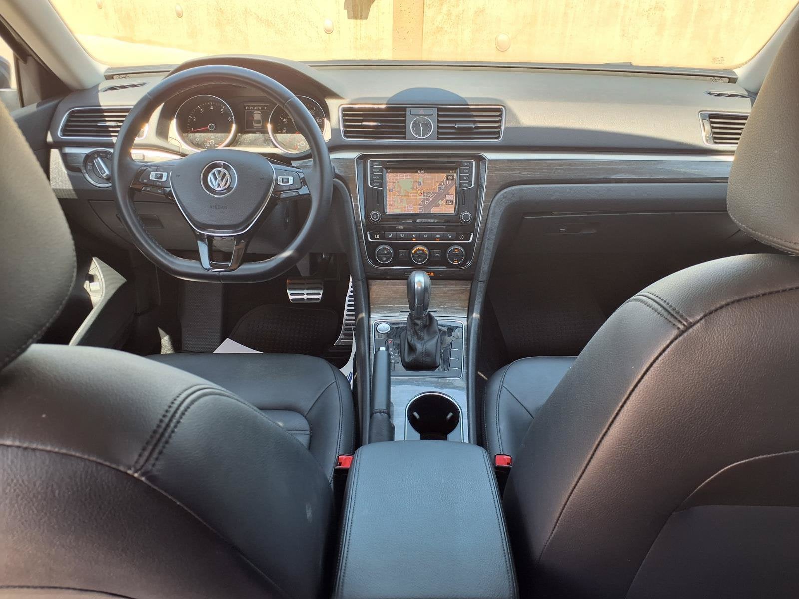 2017 Volkswagen Passat 1.8T SEL Premium
