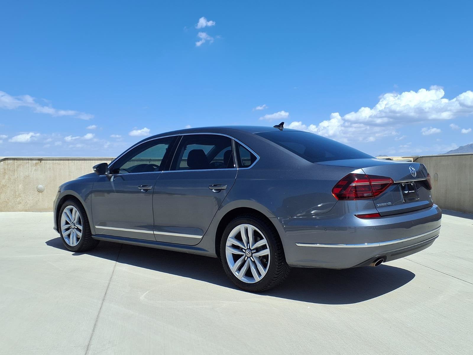 2017 Volkswagen Passat 1.8T SEL Premium