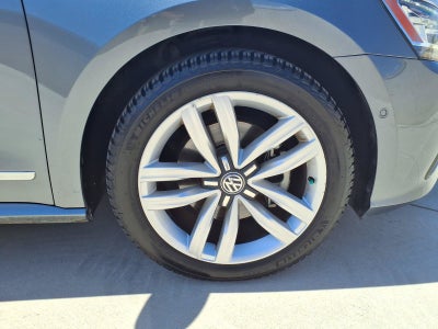 2017 Volkswagen Passat 1.8T SEL Premium