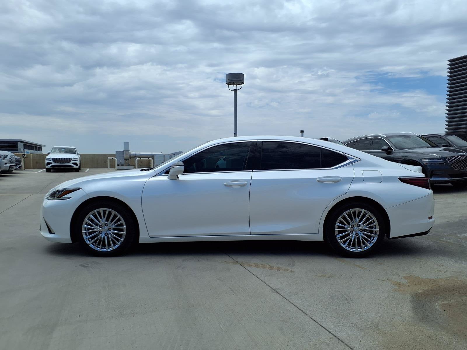 2022 Lexus ES BASE