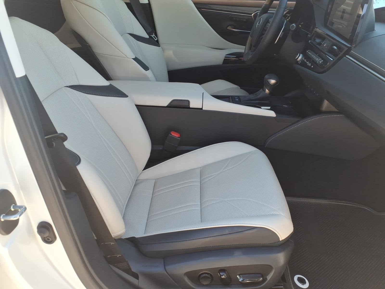 2025 Lexus ES ES 300h Luxury