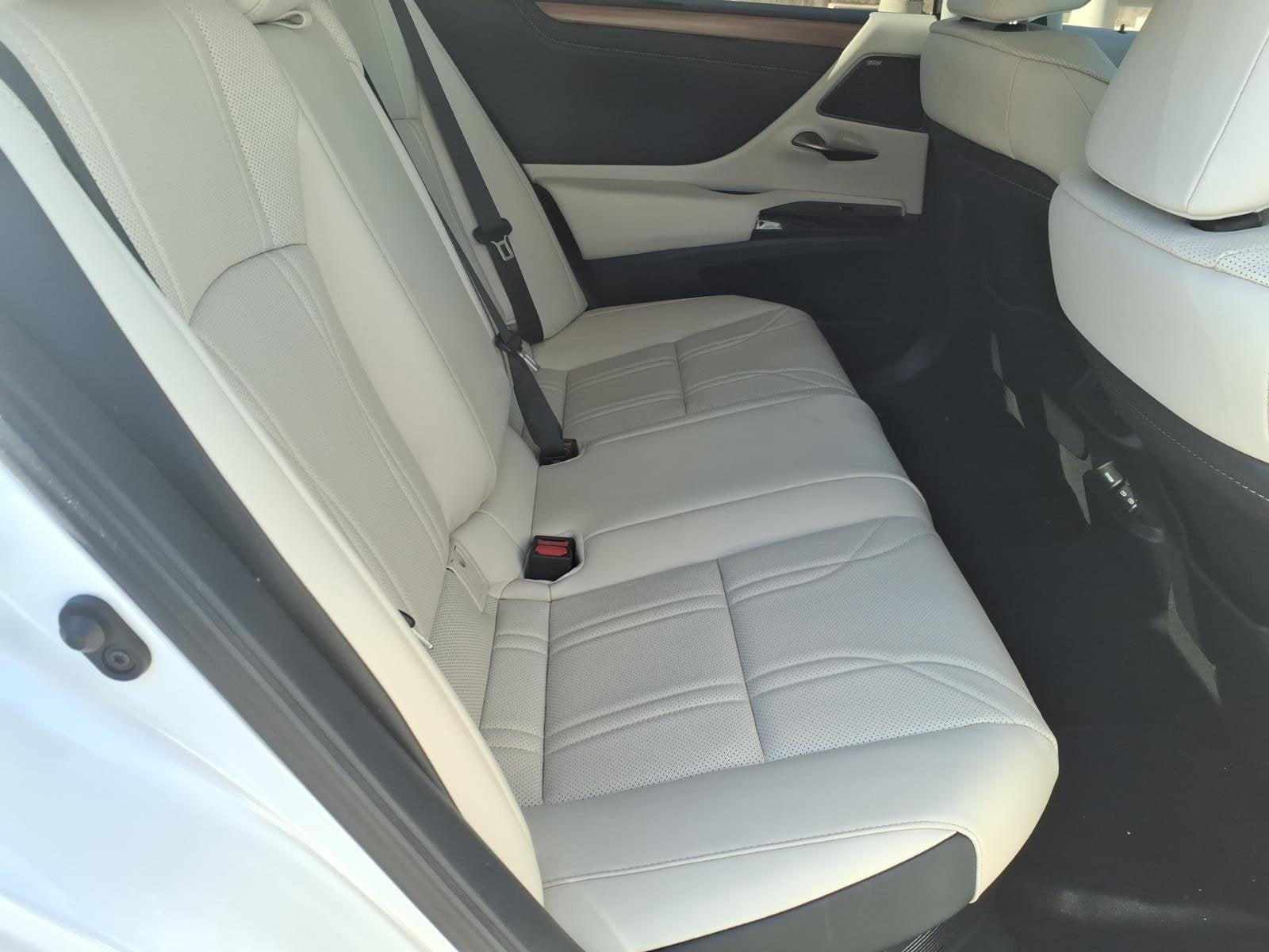 2025 Lexus ES ES 300h Luxury