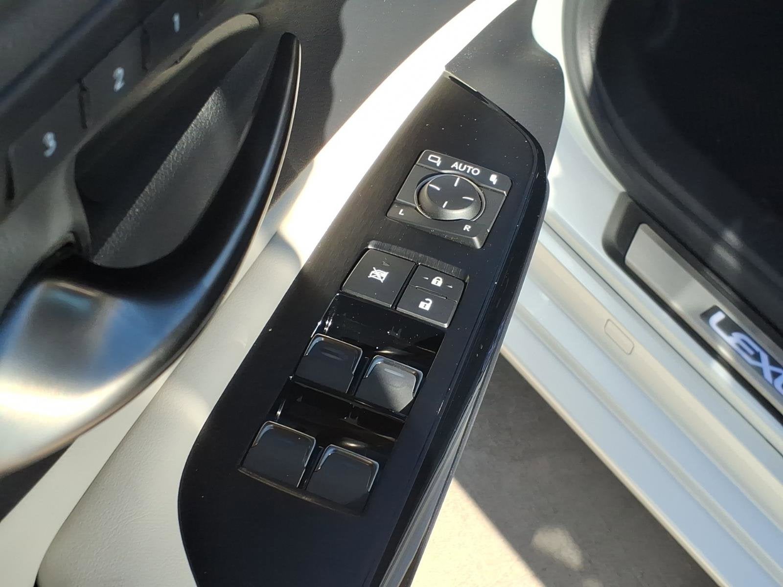 2025 Lexus ES ES 300h Luxury