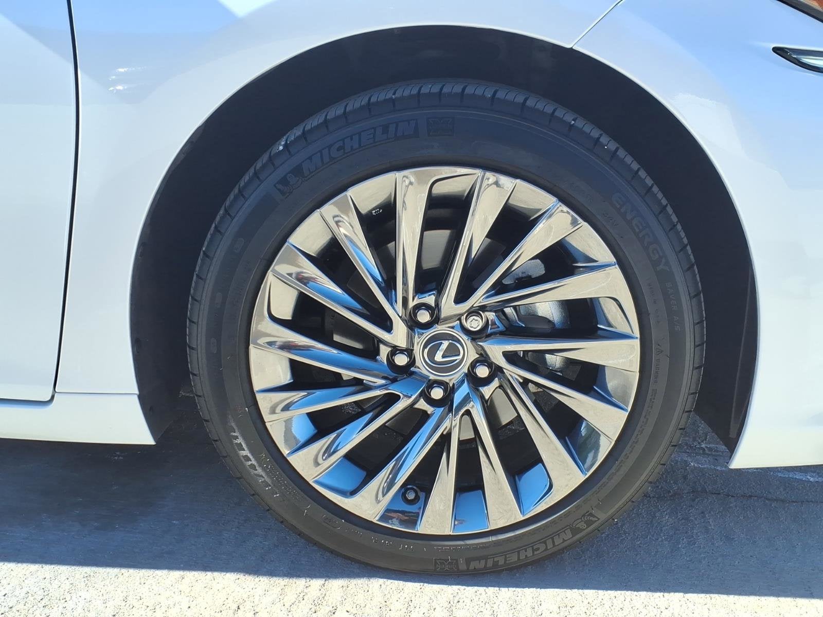 2025 Lexus ES ES 300h Luxury