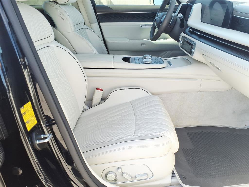 2023 Genesis G90 BASE