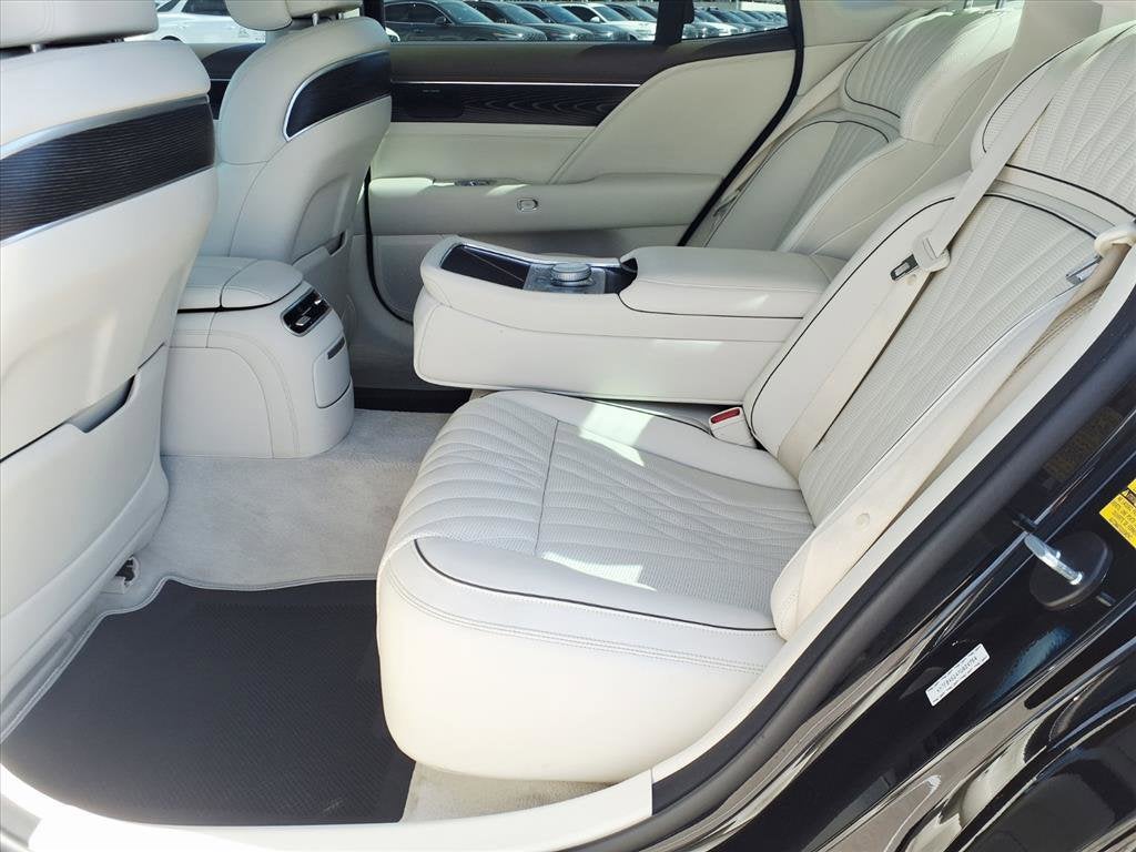 2023 Genesis G90 BASE