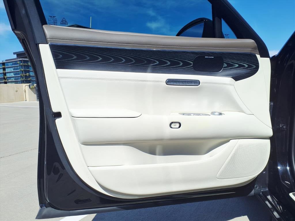 2023 Genesis G90 BASE