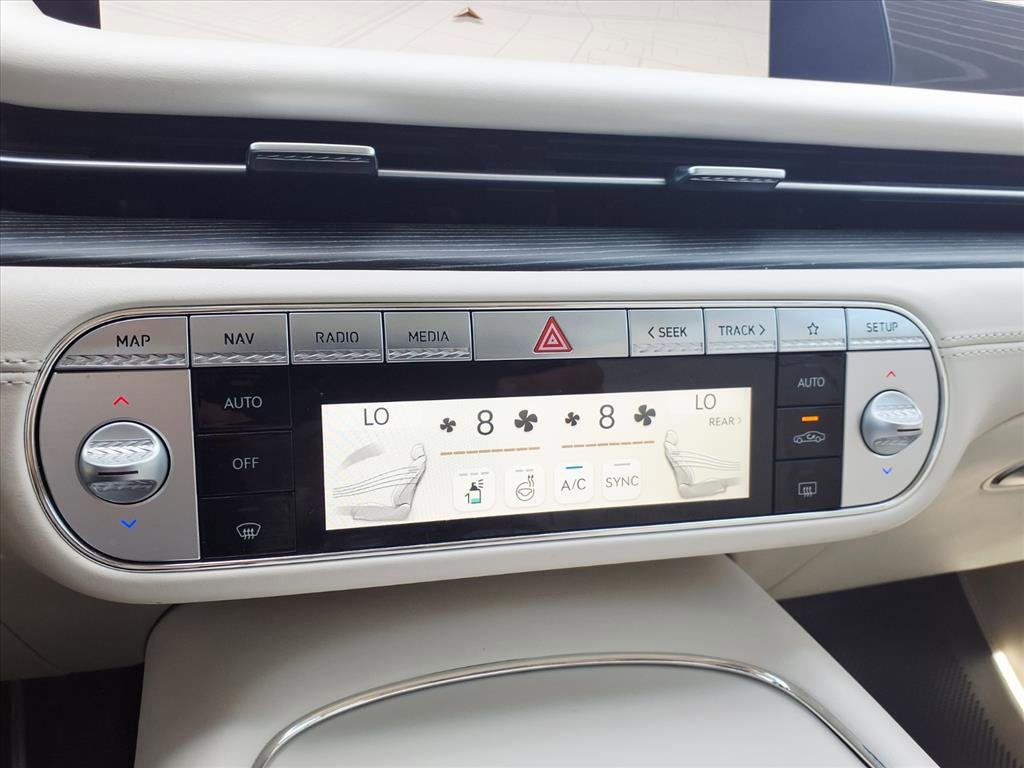 2023 Genesis G90 BASE