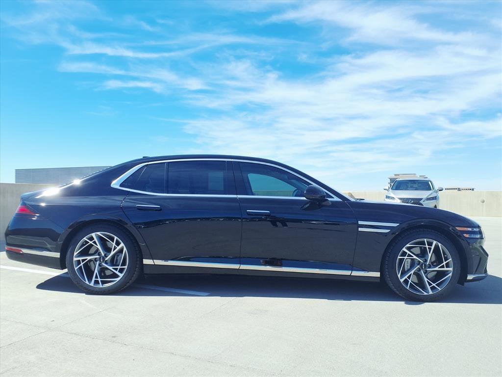 2023 Genesis G90 BASE