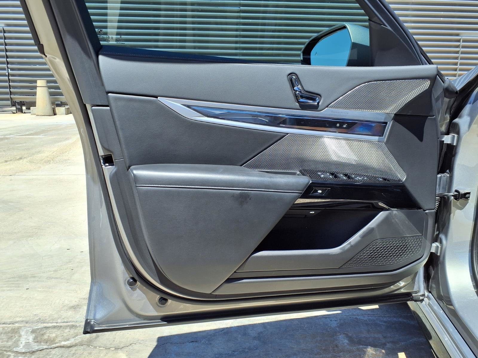 2023 BMW 7 Series 740i