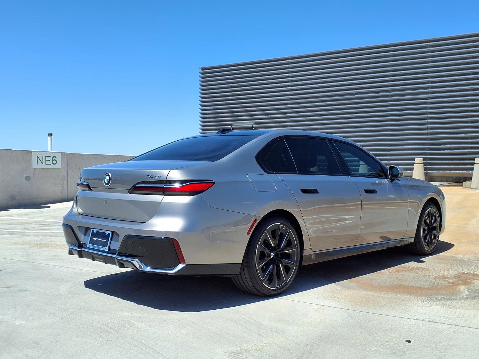2023 BMW 7 Series 740i