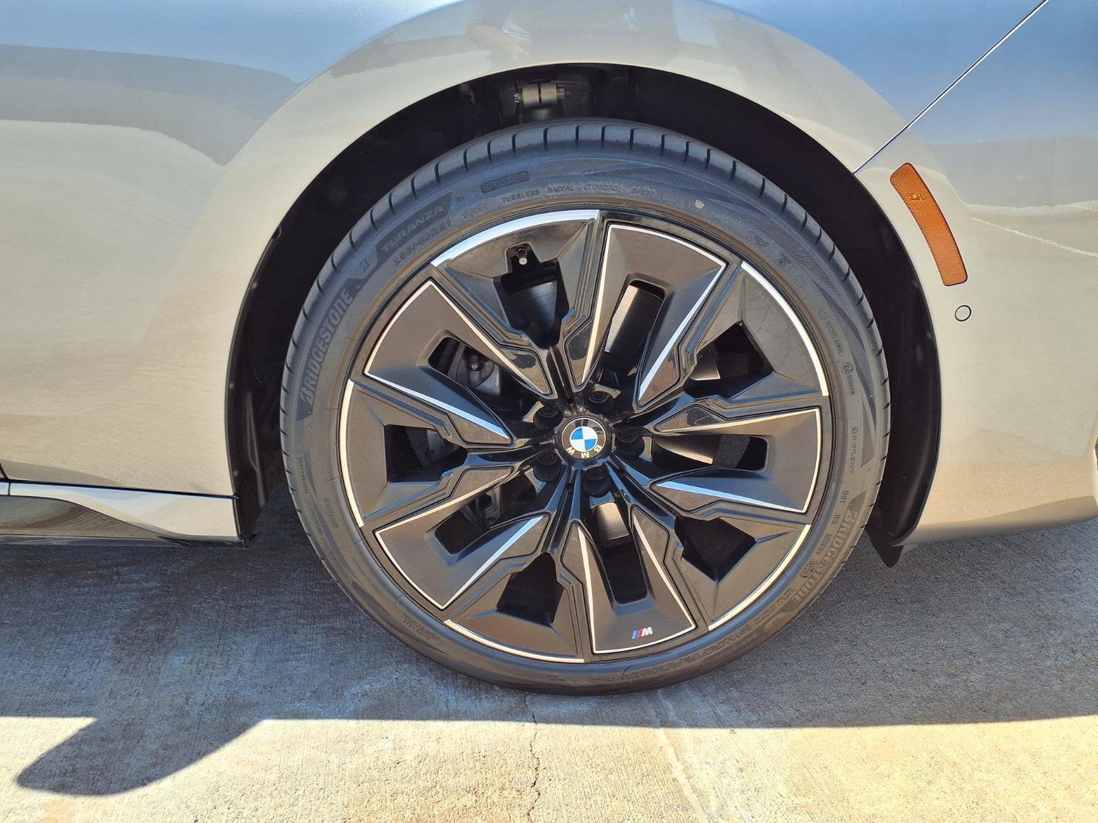 2023 BMW 7 Series 740i