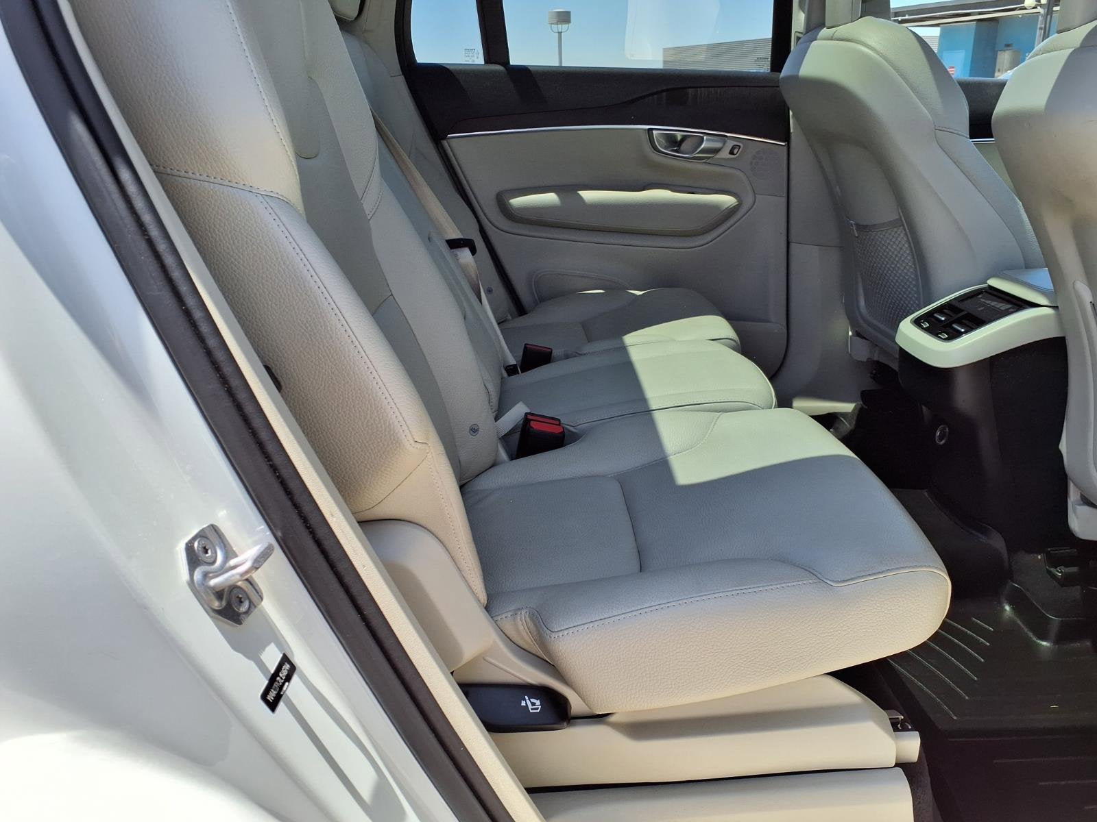 2020 Volvo XC90 T6MOMENTUM