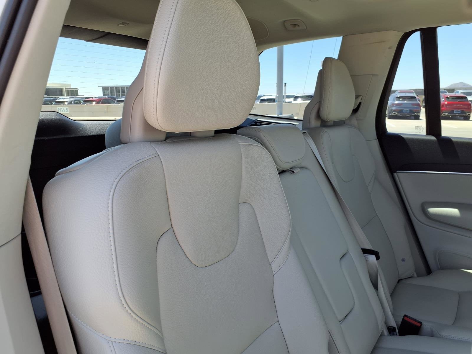 2020 Volvo XC90 T6MOMENTUM