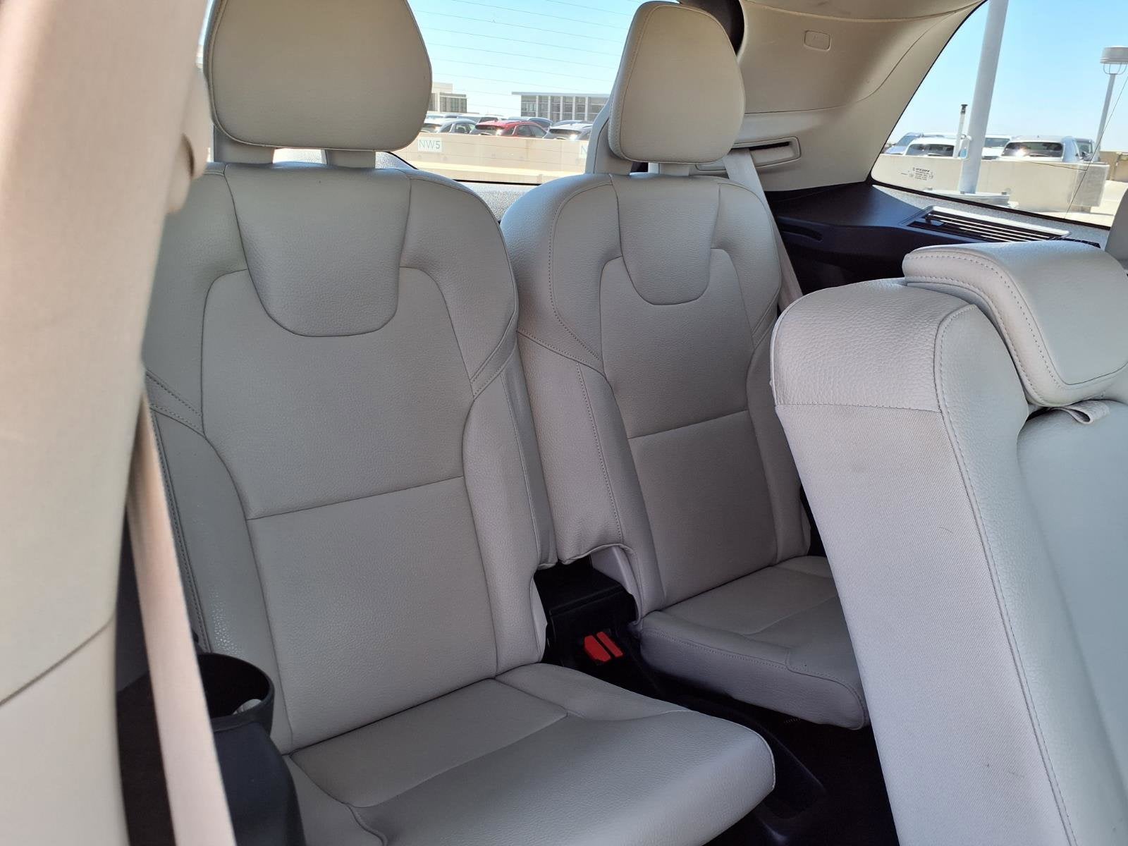 2020 Volvo XC90 T6MOMENTUM