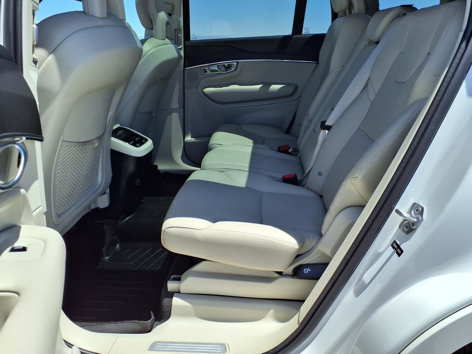 2020 Volvo XC90 T6MOMENTUM