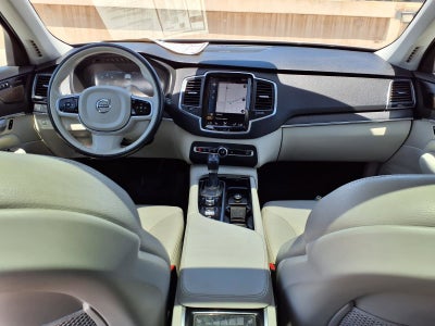 2020 Volvo XC90 T6MOMENTUM