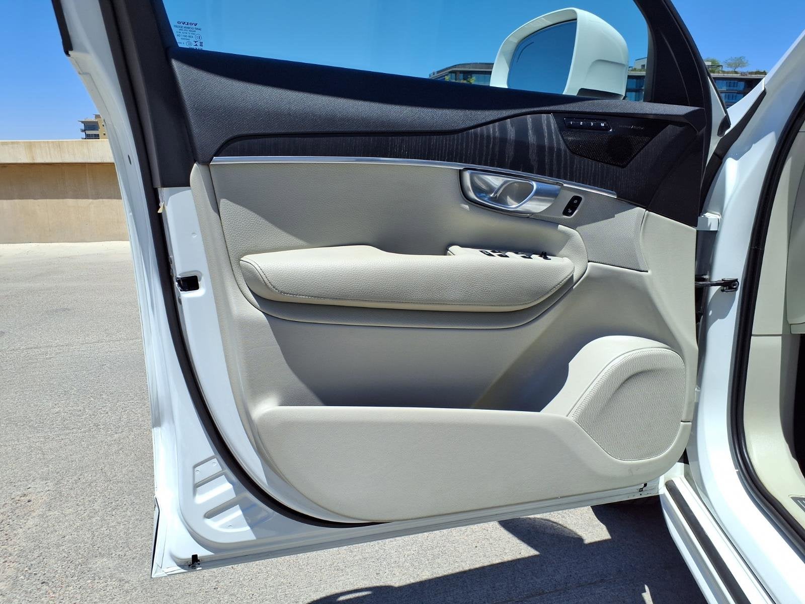 2020 Volvo XC90 T6MOMENTUM