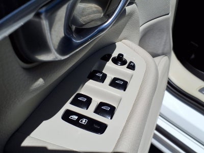 2020 Volvo XC90 T6MOMENTUM