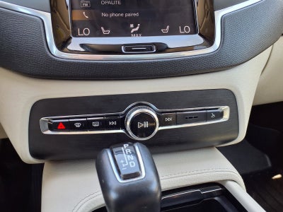2020 Volvo XC90 T6MOMENTUM