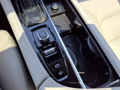 2020 Volvo XC90 T6MOMENTUM